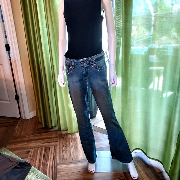 Marlow Vintage Originals: Embroidered Jeans: Made in Hong Kong. - Picture 5 of 16